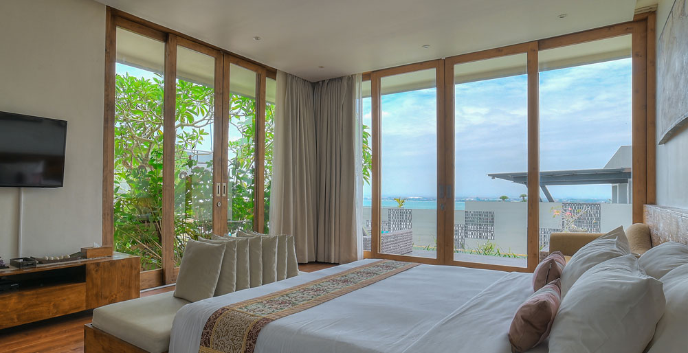 Villa Aiko - Restful poolside guest bedroom